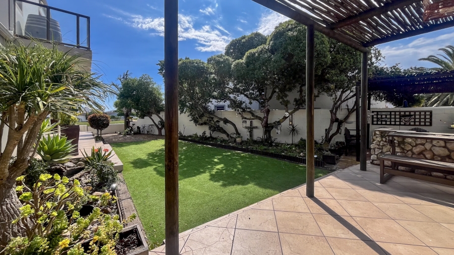 To Let 4 Bedroom Property for Rent in Country Club Western Cape